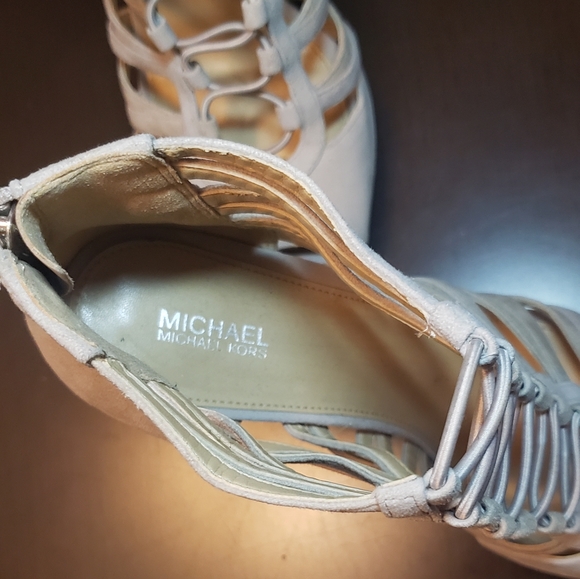 Michael-Michael Kors Womens Clarissa platform heels. - Picture 4 of 10